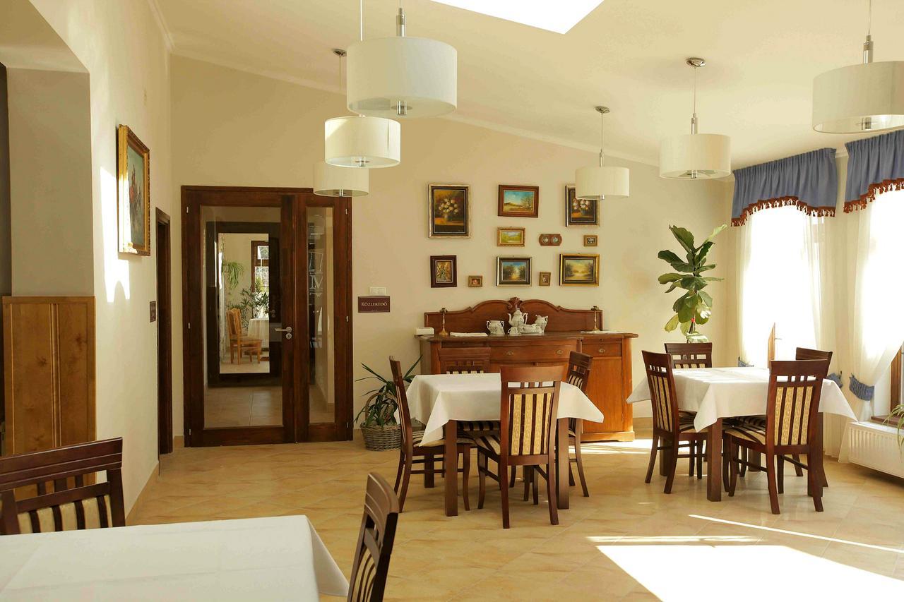Meggyes Hotel Szerencs Exterior foto