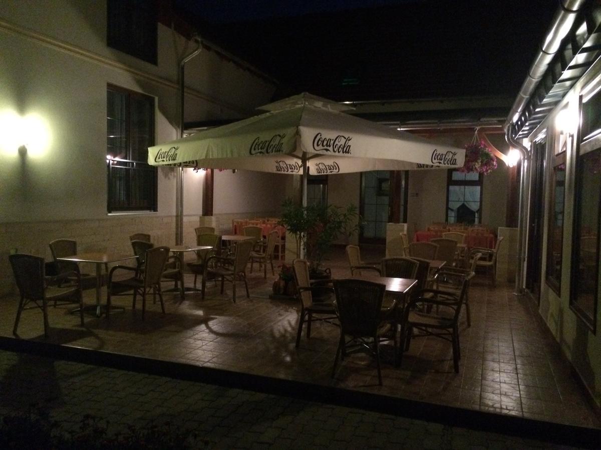 Meggyes Hotel Szerencs Exterior foto